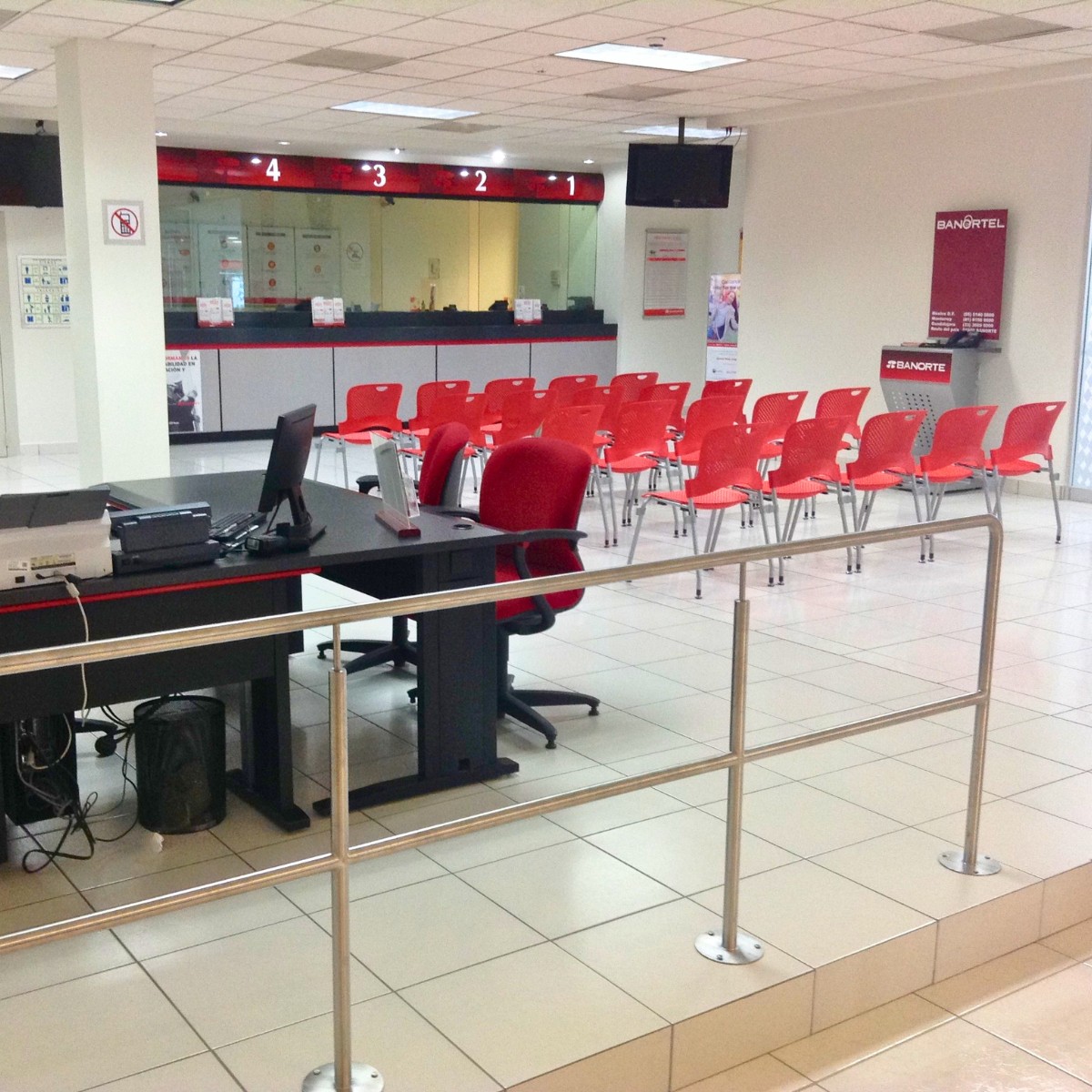 Detalle de trabajos interiores para sucursal bancaria